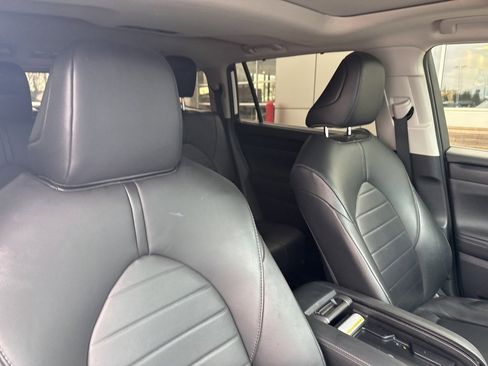 Used 2020 Toyota Highlander XLE image 20