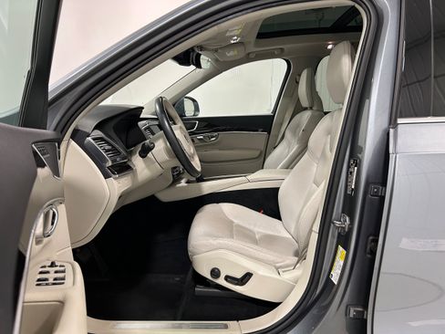 Used 2019 Volvo XC90 T6 Momentum w/ Advanced Package AWD/4WD image 4