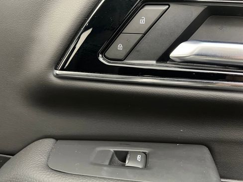 Used 2025 GMC Yukon Denali image 27