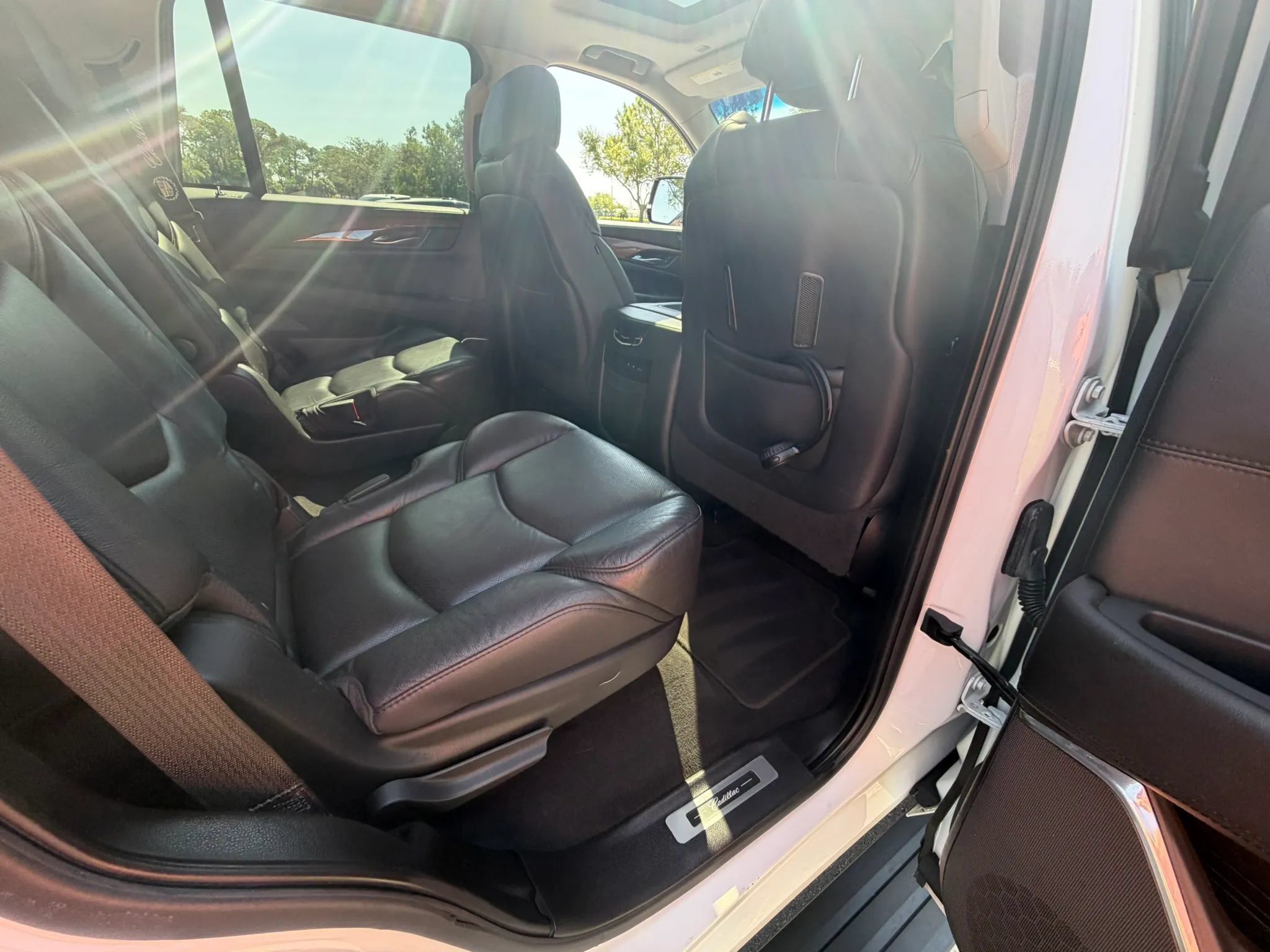 Used 2018 Cadillac Escalade Premium Luxury w/ LPO, Radiant Package RWD image 21