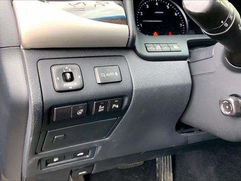 Used 2016 Lexus LS 460 AWD w/ Comfort Package image 36