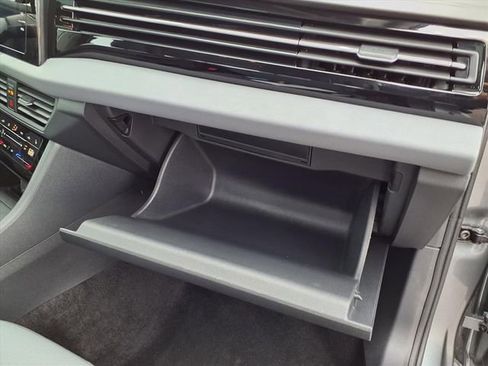 Used 2025 Volkswagen Jetta SE image 83