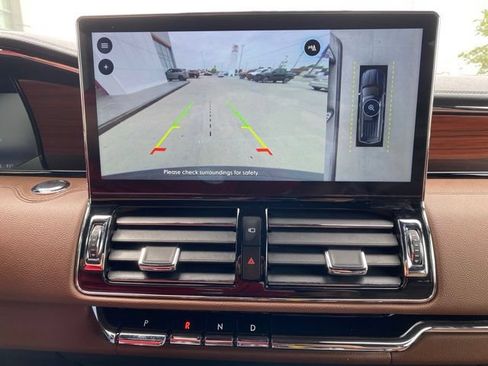 Used 2024 Lincoln Navigator L Reserve AWD/4WD image 9