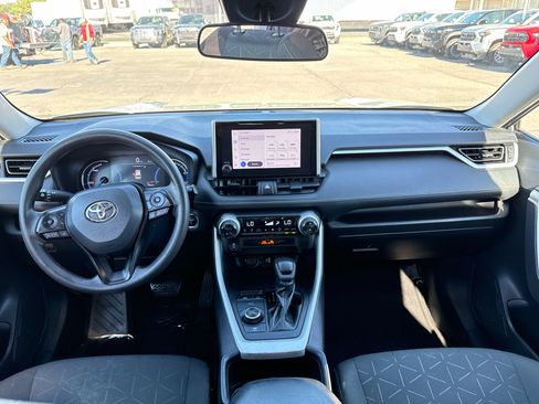 Used 2023 Toyota RAV4 XLE AWD/4WD image 13