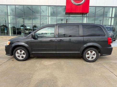 Used 2012 Dodge Grand Caravan SXT image 2