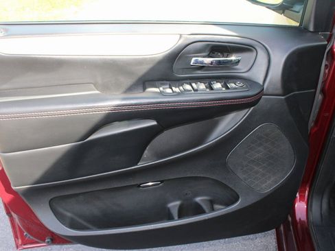 Used 2019 Dodge Grand Caravan GT image 10