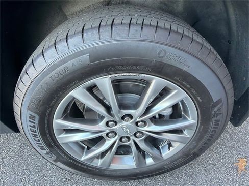 Certified 2022 Cadillac XT5 Premium Luxury image 16