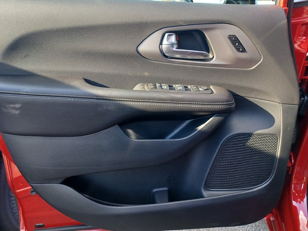 New 2027 Chrysler Pacifica Limited AWD/4WD image 7