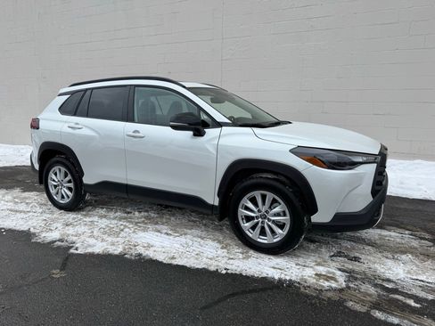 Used 2026 Toyota Corolla Cross LE w/ Moonroof Package image 6