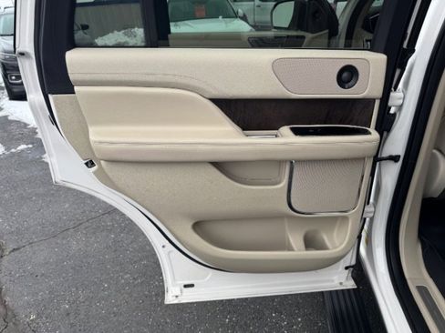 Used 2019 Lincoln Navigator Reserve AWD/4WD image 15