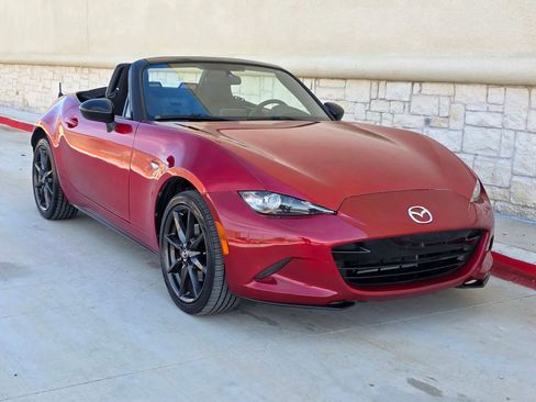 Used 2016 MAZDA MX-5 Miata Club image 1