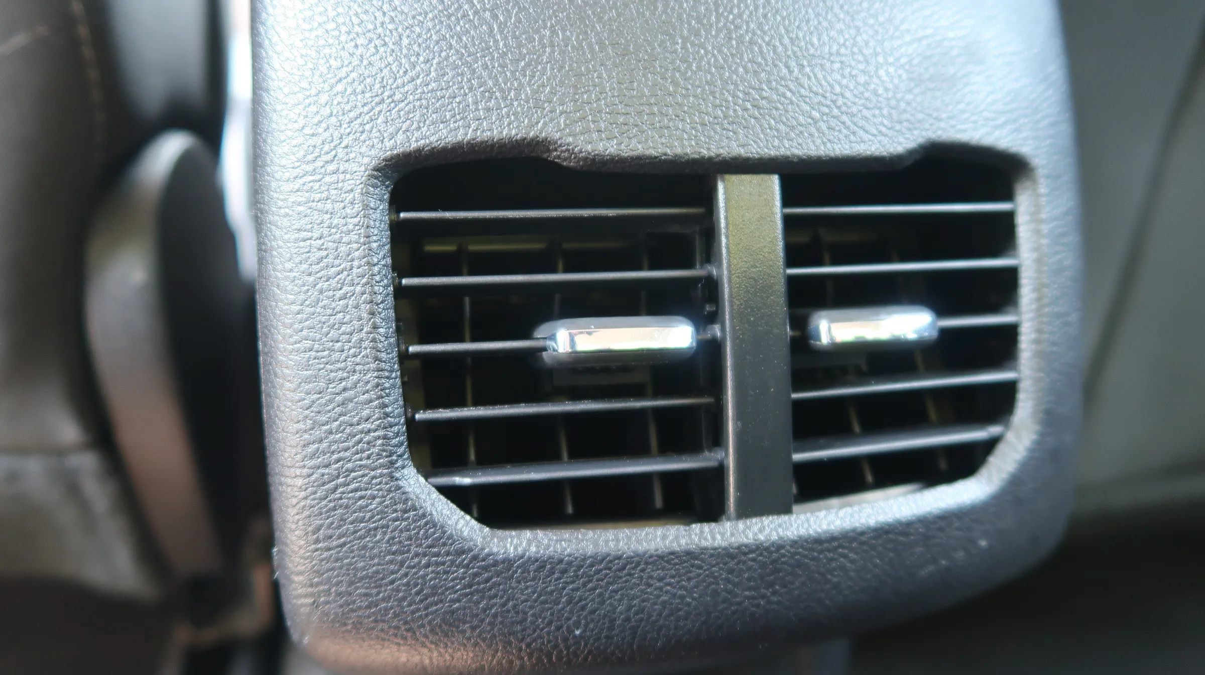 Used 2019 Ford Fusion SE FWD image 42