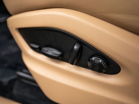 Certified 2023 Porsche Cayenne Platinum Edition AWD/4WD image 19