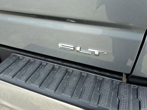 New 2026 GMC Sierra 1500 SLT image 11