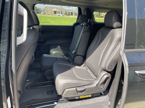 New 2026 Kia Carnival FWD image 11