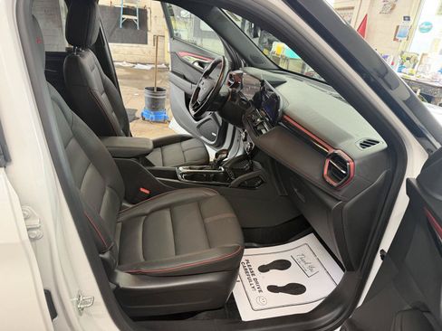 Used 2025 Chevrolet TrailBlazer RS w/ Convenience Package AWD/4WD image 26