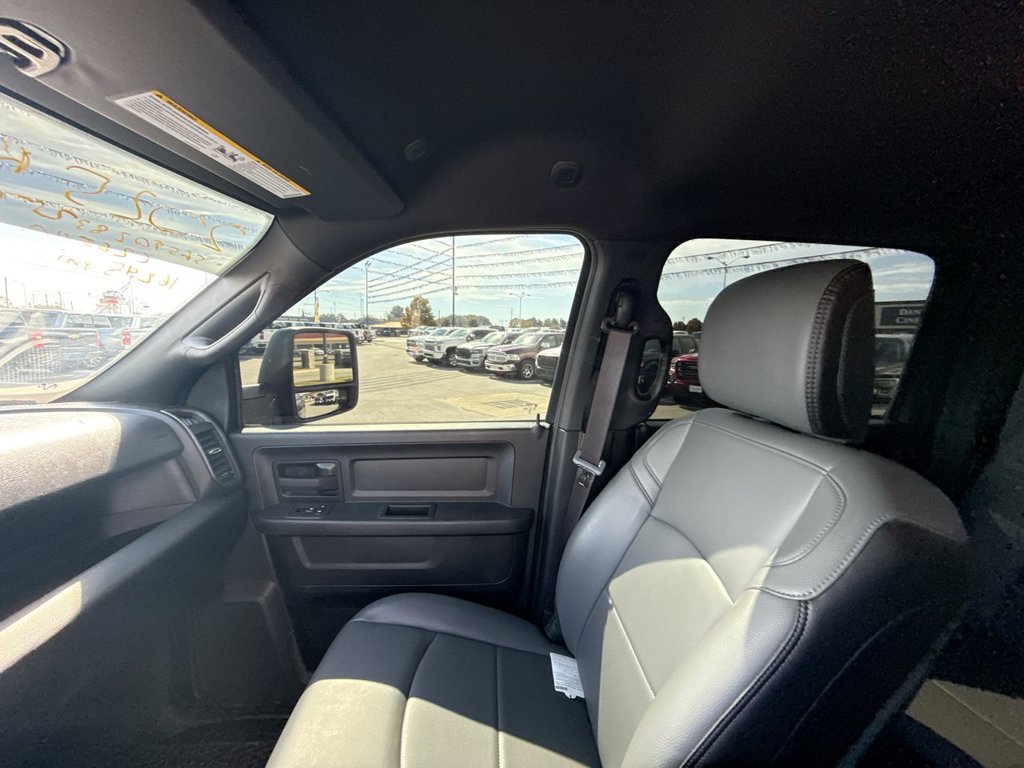 Used 2025 RAM 2500 Tradesman w/ Chrome Appearance Group AWD/4WD image 30