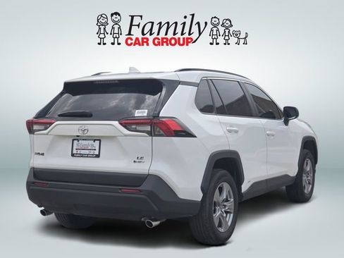 Used 2025 Toyota RAV4 LE AWD/4WD image 4