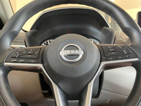 Used 2025 Nissan Altima 2.5 SV FWD image 27