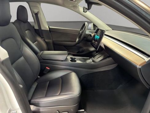 Used 2022 Tesla Model Y Long Range image 20