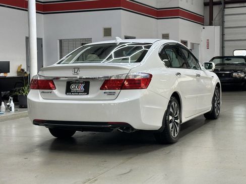 Used 2014 Honda Accord Touring image 2