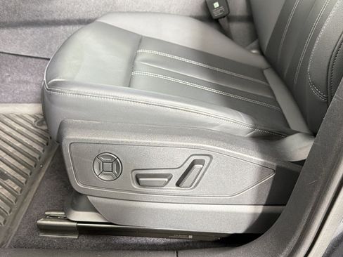 Certified 2025 Audi Q5 Premium w/ Convenience Package AWD/4WD image 12