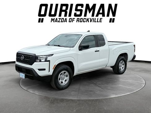Used 2022 Nissan Frontier S RWD image 2