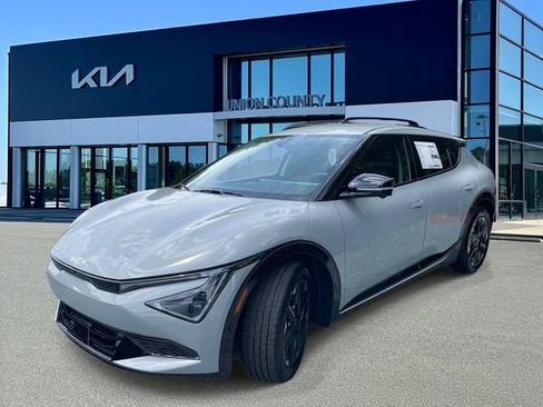 New 2026 Kia EV6 Wind RWD image 3