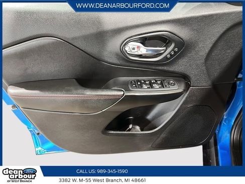 Used 2019 Jeep Cherokee Trailhawk AWD/4WD image 11