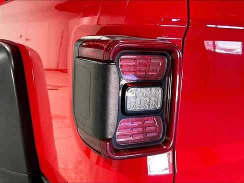Used 2020 Jeep Gladiator Rubicon w/ Dual Top Group AWD/4WD image 38