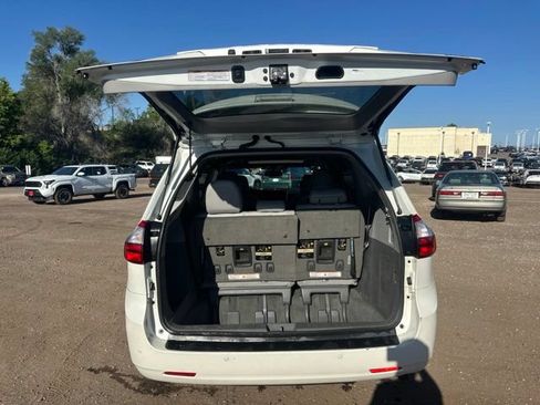 Used 2017 Toyota Sienna XLE w/ XLE Navigation Package AWD/4WD image 6