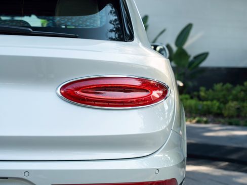 Certified 2025 Bentley Bentayga image 48
