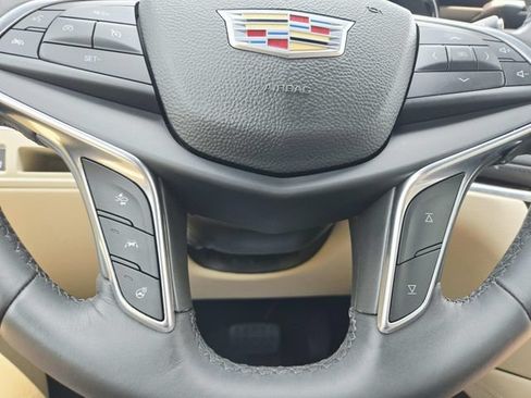 Used 2017 Cadillac XT5 Luxury w/ Driver Awareness Package FWD image 23
