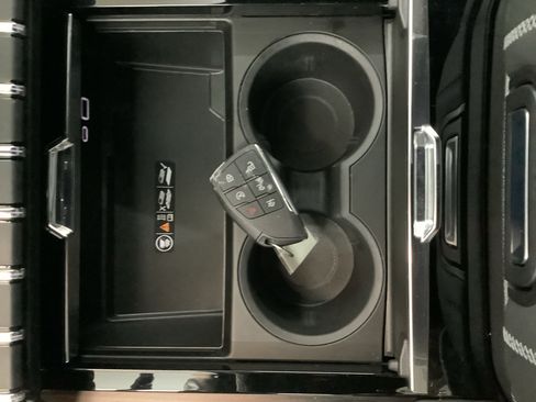 Used 2025 GMC Yukon Denali image 24