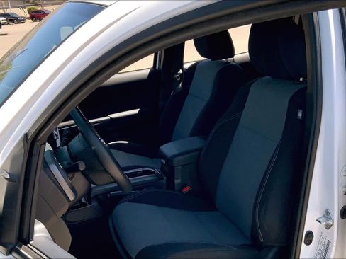 Used 2021 Toyota Tacoma TRD Off-Road w/ Technology Package AWD/4WD image 7