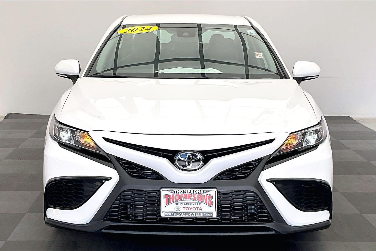 Used 2024 Toyota Camry SE w/ Convenience Package FWD image 2