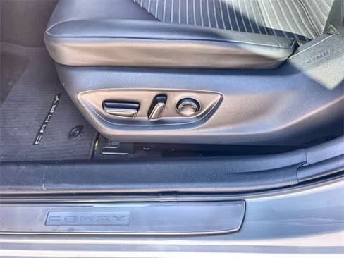 Used 2022 Toyota Camry SE image 30