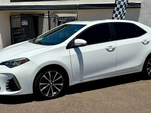 Used 2017 Toyota Corolla SE w/ SE Premium Package FWD image 12