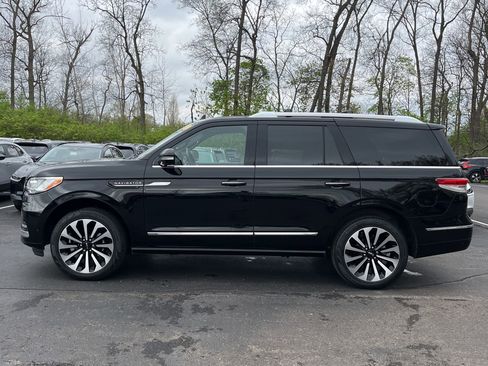 Used 2022 Lincoln Navigator Reserve AWD/4WD image 2