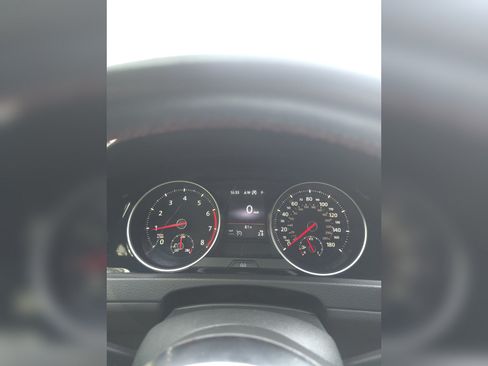 Used 2019 Volkswagen Golf 4-Door FWD image 11