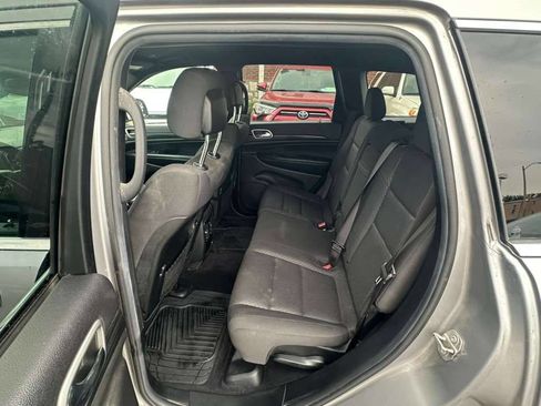Used 2019 Jeep Grand Cherokee Laredo w/ 18" Wheel & 8.4" Radio Group AWD/4WD image 20