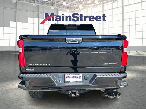 Used 2024 Chevrolet Silverado 2500 ZR2 w/ Technology Package AWD/4WD image 4