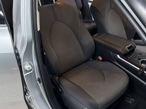 Used 2021 Toyota Highlander LE FWD image 35