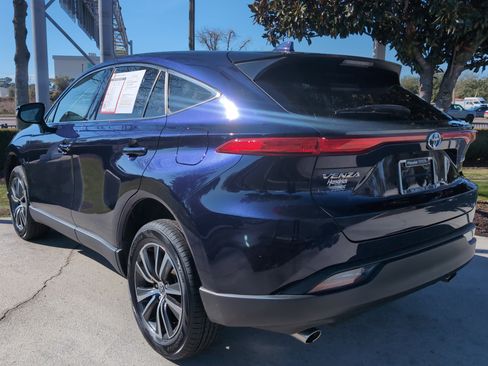 Certified 2022 Toyota Venza LE image 8