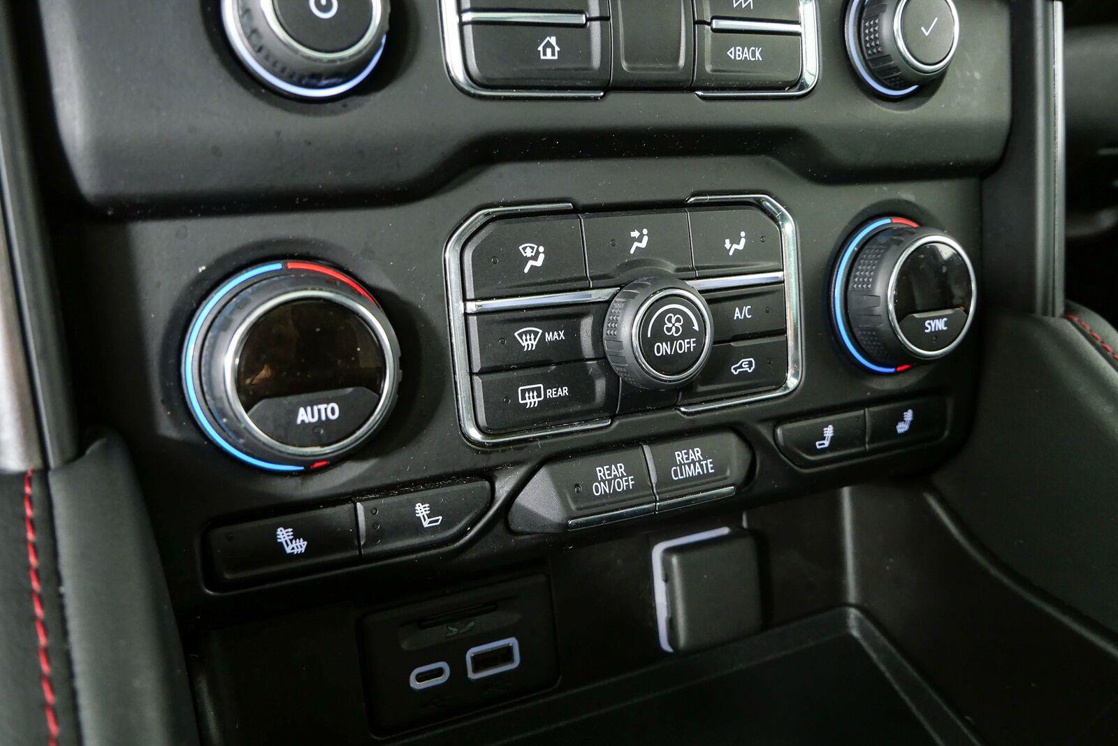 Used 2021 Chevrolet Tahoe RST w/ Luxury Package RWD image 18