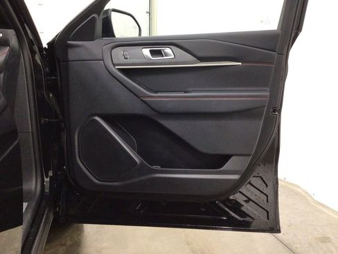 Used 2025 Ford Explorer ST-Line w/ ST-Line Street Pack AWD/4WD image 31