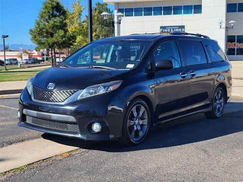 Used 2016 Toyota Sienna SE image 7