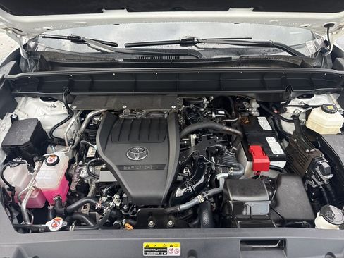 Used 2024 Toyota Highlander XLE image 7
