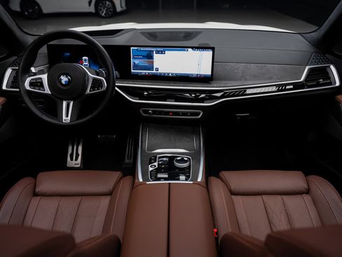 Used 2024 BMW X7 M60i AWD/4WD image 44