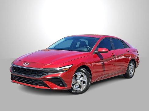 Used 2025 Hyundai Elantra SE FWD image 1